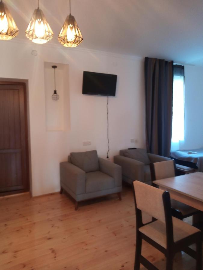 Guesthouse Data Mestia Bagian luar foto