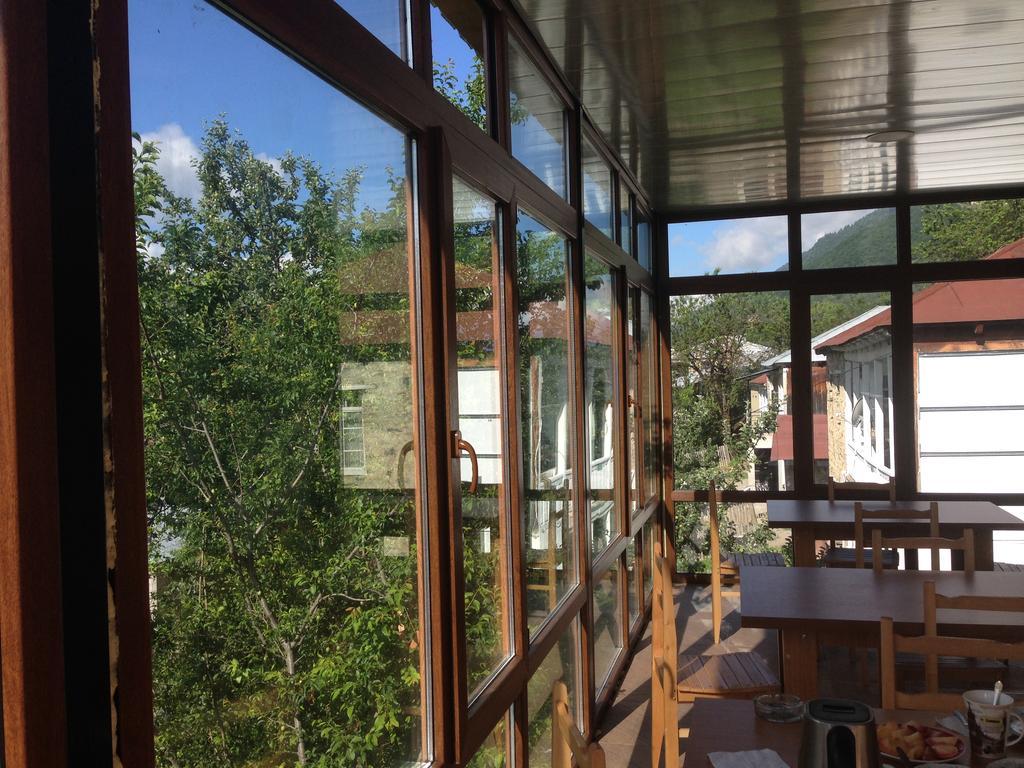 Guesthouse Data Mestia Bagian luar foto